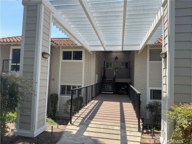 Nestled on a peaceful street, this inviting lower-level 'La on Leisure Village Par 3 Golf Course in California - for sale on GolfHomes.com, golf home, golf lot