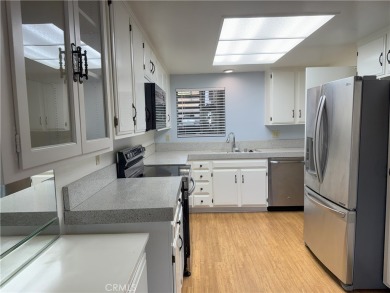 Nestled on a peaceful street, this inviting lower-level 'La on Leisure Village Par 3 Golf Course in California - for sale on GolfHomes.com, golf home, golf lot