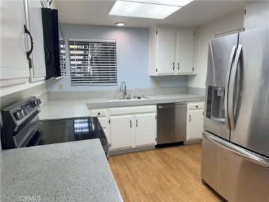 Nestled on a peaceful street, this inviting lower-level 'La on Leisure Village Par 3 Golf Course in California - for sale on GolfHomes.com, golf home, golf lot