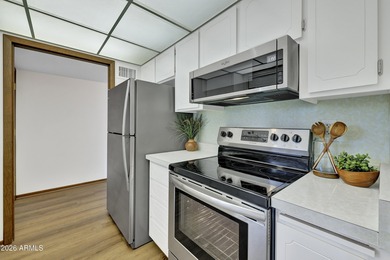 Beautifully updated patio-style townhouse offering modern on PalmBrook Country Club in Arizona - for sale on GolfHomes.com, golf home, golf lot