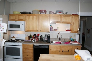 Location, location!  This 3 bedroom home is walking distance to on Cherry Valley Golf Course in Indiana - for sale on GolfHomes.com, golf home, golf lot