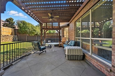 CHARMING 2 STORY ON A LARGE CORNER LOT! Fall in love with this on Oakmont Country Club in Texas - for sale on GolfHomes.com, golf home, golf lot