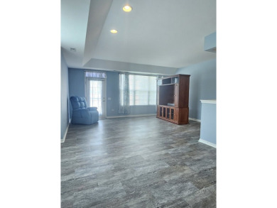 Sharp End unit, 2 bedrooms, 2 baths, move in and enjoy all that on Whisper Creek Golf Club in Illinois - for sale on GolfHomes.com, golf home, golf lot