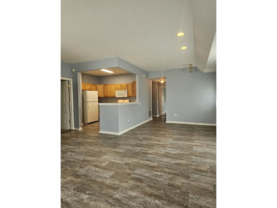 Sharp End unit, 2 bedrooms, 2 baths, move in and enjoy all that on Whisper Creek Golf Club in Illinois - for sale on GolfHomes.com, golf home, golf lot