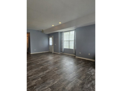 Sharp End unit, 2 bedrooms, 2 baths, move in and enjoy all that on Whisper Creek Golf Club in Illinois - for sale on GolfHomes.com, golf home, golf lot
