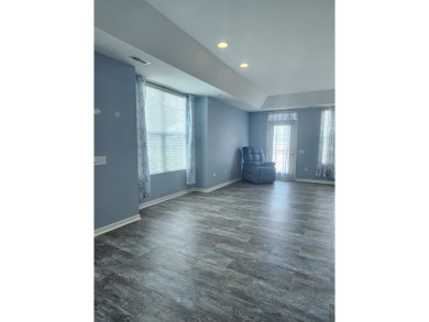 Sharp End unit, 2 bedrooms, 2 baths, move in and enjoy all that on Whisper Creek Golf Club in Illinois - for sale on GolfHomes.com, golf home, golf lot