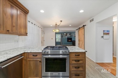 Beautifully situated in Terrace Lakes, this spacious tri-level on Terrace Lakes Golf Resort in Idaho - for sale on GolfHomes.com, golf home, golf lot