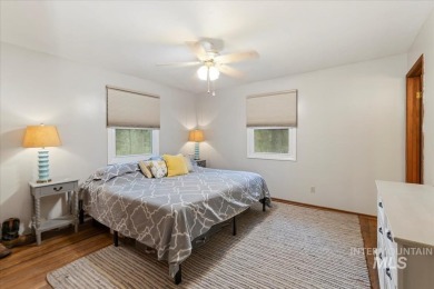Beautifully situated in Terrace Lakes, this spacious tri-level on Terrace Lakes Golf Resort in Idaho - for sale on GolfHomes.com, golf home, golf lot