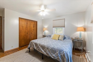 Beautifully situated in Terrace Lakes, this spacious tri-level on Terrace Lakes Golf Resort in Idaho - for sale on GolfHomes.com, golf home, golf lot