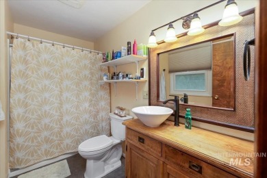 Beautifully situated in Terrace Lakes, this spacious tri-level on Terrace Lakes Golf Resort in Idaho - for sale on GolfHomes.com, golf home, golf lot