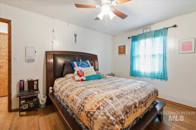 Beautifully situated in Terrace Lakes, this spacious tri-level on Terrace Lakes Golf Resort in Idaho - for sale on GolfHomes.com, golf home, golf lot