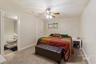 Beautifully situated in Terrace Lakes, this spacious tri-level on Terrace Lakes Golf Resort in Idaho - for sale on GolfHomes.com, golf home, golf lot