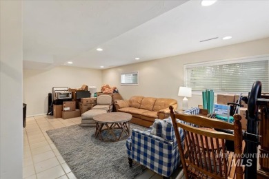 Beautifully situated in Terrace Lakes, this spacious tri-level on Terrace Lakes Golf Resort in Idaho - for sale on GolfHomes.com, golf home, golf lot