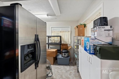 Beautifully situated in Terrace Lakes, this spacious tri-level on Terrace Lakes Golf Resort in Idaho - for sale on GolfHomes.com, golf home, golf lot