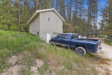 Beautifully situated in Terrace Lakes, this spacious tri-level on Terrace Lakes Golf Resort in Idaho - for sale on GolfHomes.com, golf home, golf lot