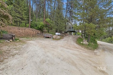 Beautifully situated in Terrace Lakes, this spacious tri-level on Terrace Lakes Golf Resort in Idaho - for sale on GolfHomes.com, golf home, golf lot