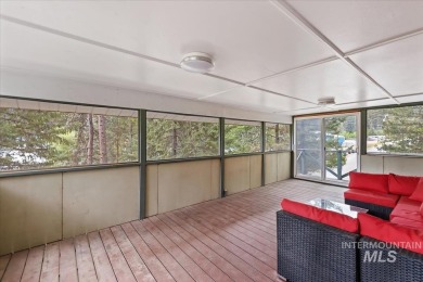 Beautifully situated in Terrace Lakes, this spacious tri-level on Terrace Lakes Golf Resort in Idaho - for sale on GolfHomes.com, golf home, golf lot