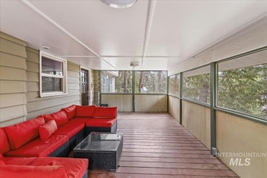 Beautifully situated in Terrace Lakes, this spacious tri-level on Terrace Lakes Golf Resort in Idaho - for sale on GolfHomes.com, golf home, golf lot