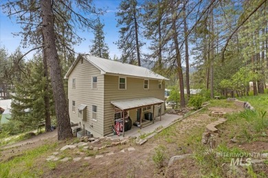 Beautifully situated in Terrace Lakes, this spacious tri-level on Terrace Lakes Golf Resort in Idaho - for sale on GolfHomes.com, golf home, golf lot