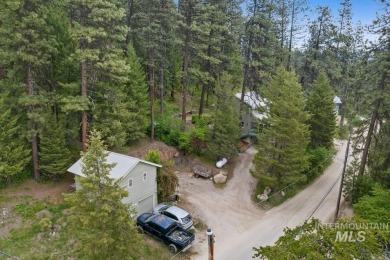 Beautifully situated in Terrace Lakes, this spacious tri-level on Terrace Lakes Golf Resort in Idaho - for sale on GolfHomes.com, golf home, golf lot