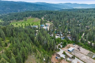 Beautifully situated in Terrace Lakes, this spacious tri-level on Terrace Lakes Golf Resort in Idaho - for sale on GolfHomes.com, golf home, golf lot