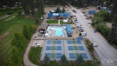 Beautifully situated in Terrace Lakes, this spacious tri-level on Terrace Lakes Golf Resort in Idaho - for sale on GolfHomes.com, golf home, golf lot