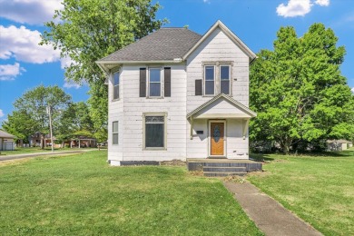 Step inside this spacious 4 bedroom, 2 bath home situated on a on Woodlawn Country Club in Illinois - for sale on GolfHomes.com, golf home, golf lot