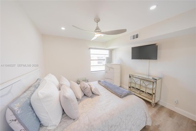 Leave the snow behind and enjoy the sunshine in this beautifully on Kings Point Golf -Flanders Way in Florida - for sale on GolfHomes.com, golf home, golf lot