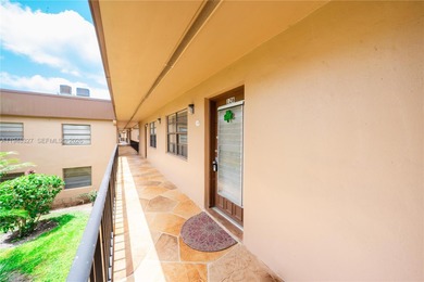 Leave the snow behind and enjoy the sunshine in this beautifully on Kings Point Golf -Flanders Way in Florida - for sale on GolfHomes.com, golf home, golf lot