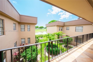 Leave the snow behind and enjoy the sunshine in this beautifully on Kings Point Golf -Flanders Way in Florida - for sale on GolfHomes.com, golf home, golf lot