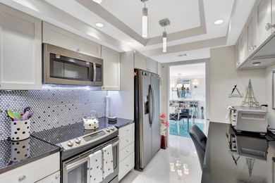 PENTHOUSE WITH VIEW GOLF AND CITY IN A PRIVATE GOLF COMMUNITY on Bear Lakes Country Club in Florida - for sale on GolfHomes.com, golf home, golf lot