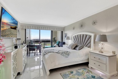 PENTHOUSE WITH VIEW GOLF AND CITY IN A PRIVATE GOLF COMMUNITY on The President Country Club in Florida - for sale on GolfHomes.com, golf home, golf lot