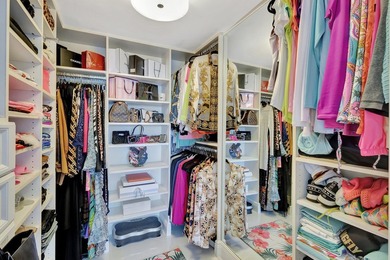 PENTHOUSE WITH VIEW GOLF AND CITY IN A PRIVATE GOLF COMMUNITY on The President Country Club in Florida - for sale on GolfHomes.com, golf home, golf lot