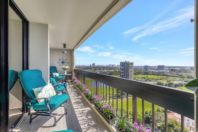 PENTHOUSE WITH VIEW GOLF AND CITY IN A PRIVATE GOLF COMMUNITY on Bear Lakes Country Club in Florida - for sale on GolfHomes.com, golf home, golf lot