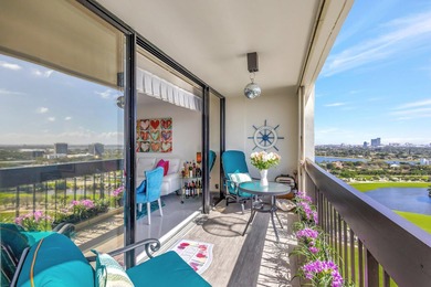 PENTHOUSE WITH VIEW GOLF AND CITY IN A PRIVATE GOLF COMMUNITY on Bear Lakes Country Club in Florida - for sale on GolfHomes.com, golf home, golf lot