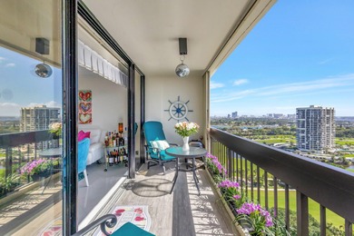 PENTHOUSE WITH VIEW GOLF AND CITY IN A PRIVATE GOLF COMMUNITY on Bear Lakes Country Club in Florida - for sale on GolfHomes.com, golf home, golf lot