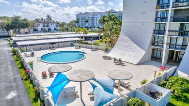 PENTHOUSE WITH VIEW GOLF AND CITY IN A PRIVATE GOLF COMMUNITY on Bear Lakes Country Club in Florida - for sale on GolfHomes.com, golf home, golf lot