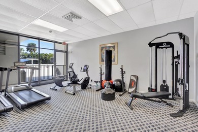 PENTHOUSE WITH VIEW GOLF AND CITY IN A PRIVATE GOLF COMMUNITY on Bear Lakes Country Club in Florida - for sale on GolfHomes.com, golf home, golf lot