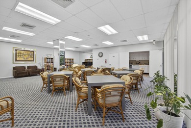 PENTHOUSE WITH VIEW GOLF AND CITY IN A PRIVATE GOLF COMMUNITY on Bear Lakes Country Club in Florida - for sale on GolfHomes.com, golf home, golf lot