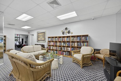 PENTHOUSE WITH VIEW GOLF AND CITY IN A PRIVATE GOLF COMMUNITY on Bear Lakes Country Club in Florida - for sale on GolfHomes.com, golf home, golf lot