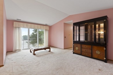Welcome to this spacious and well-maintained 2nd floor condo in on Green Meadows Golf Club in Illinois - for sale on GolfHomes.com, golf home, golf lot