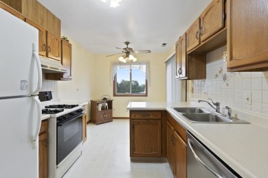 Welcome to this spacious and well-maintained 2nd floor condo in on Green Meadows Golf Club in Illinois - for sale on GolfHomes.com, golf home, golf lot