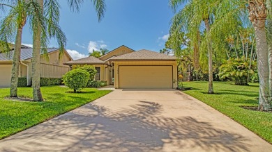 5858 SE Franklin Place on Heritage Ridge Golf Club in Florida - for sale on GolfHomes.com, golf home, golf lot