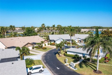 Beautiful 2 Bed + Den FULLY FURNISHED Villa with Golf Course on Cross Creek Country Club in Florida - for sale on GolfHomes.com, golf home, golf lot