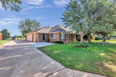 LOVELY UPDATED PROPERTY SITUATED ON THE GOLF COURSE (8 EAST on Green Tree Country Club in Texas - for sale on GolfHomes.com, golf home, golf lot
