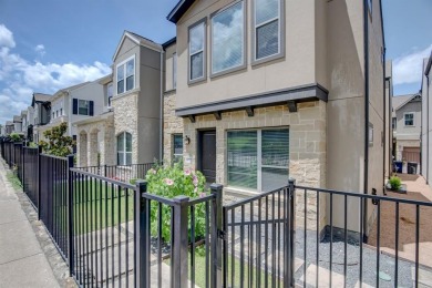 Tucked inside a secure, gated community, this modern on Stevens Park Golf Course in Texas - for sale on GolfHomes.com, golf home, golf lot