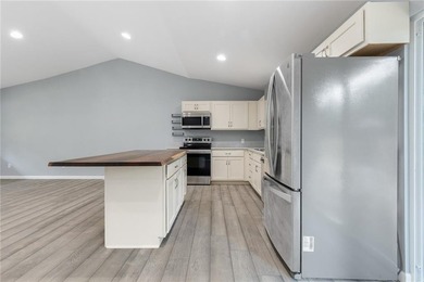 So much space!! Check out this home in Diamond City. Just on Diamond Hills Country Club in Arkansas - for sale on GolfHomes.com, golf home, golf lot