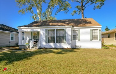 This delightful 4-bedroom, 1-bathroom home offers 1,589 sqft of on Querbes Park Golf Course in Louisiana - for sale on GolfHomes.com, golf home, golf lot