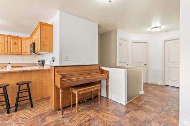 Beautiful townhome in Canyon Glen! Just steps from Spanish Oaks on Spanish Oaks Golf Course in Utah - for sale on GolfHomes.com, golf home, golf lot