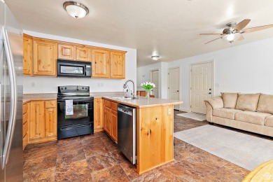 Beautiful townhome in Canyon Glen! Just steps from Spanish Oaks on Spanish Oaks Golf Course in Utah - for sale on GolfHomes.com, golf home, golf lot